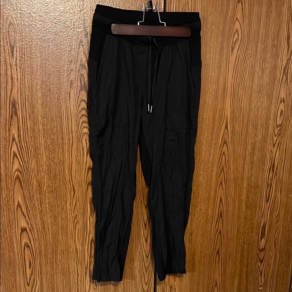 Lululemon Dance Studio Mid-Rise Jogger in Black, Size 4